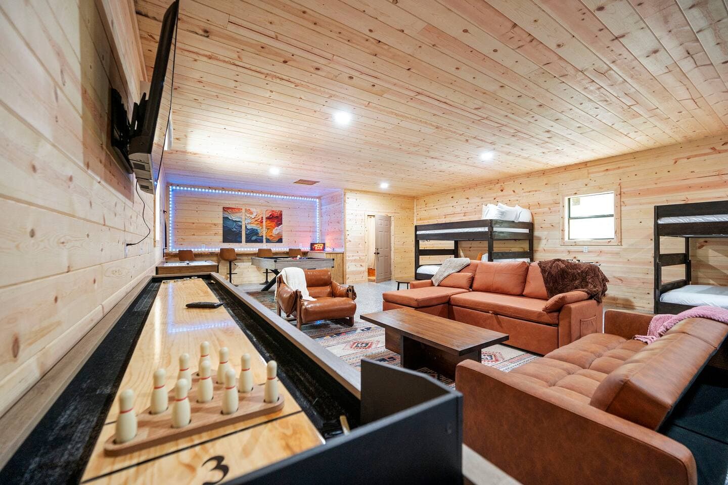 Secluded, Hot Tub, Game Room, Pets, Firepit - Holiday Home - Image 2