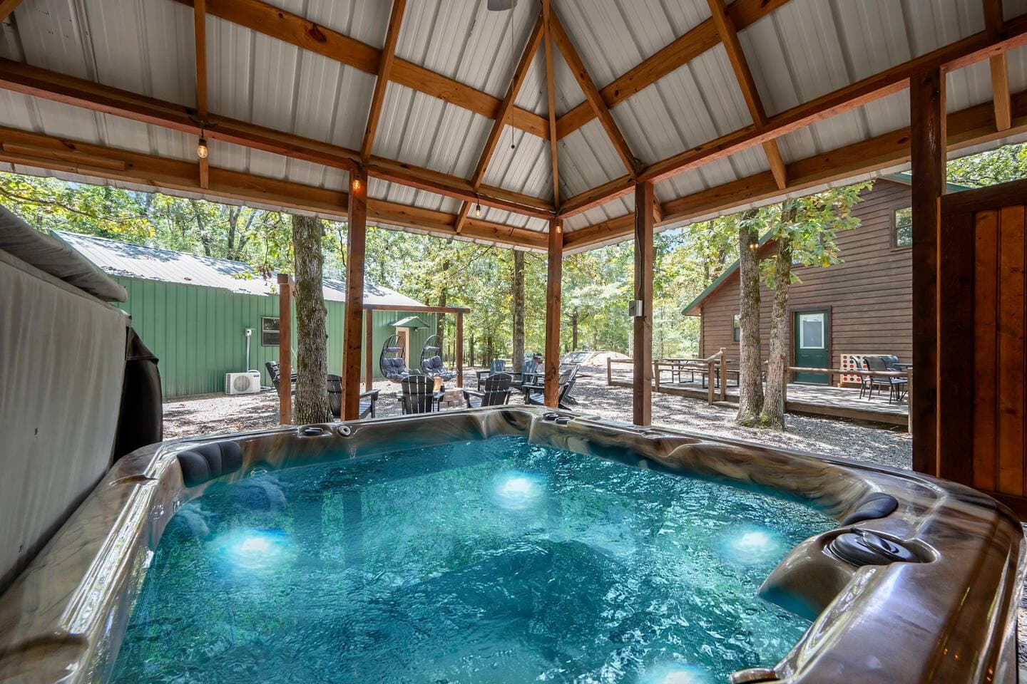 Secluded, Hot Tub, Game Room, Pets, Firepit - Holiday Home - Image 4