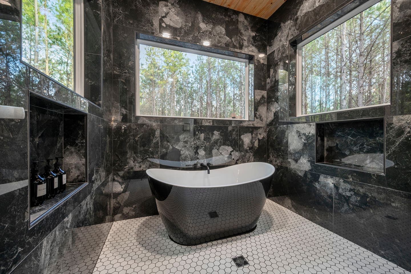 Sauna, Hot Tub, Fire Pit, Pets, EV Plug, Secluded - Image 5