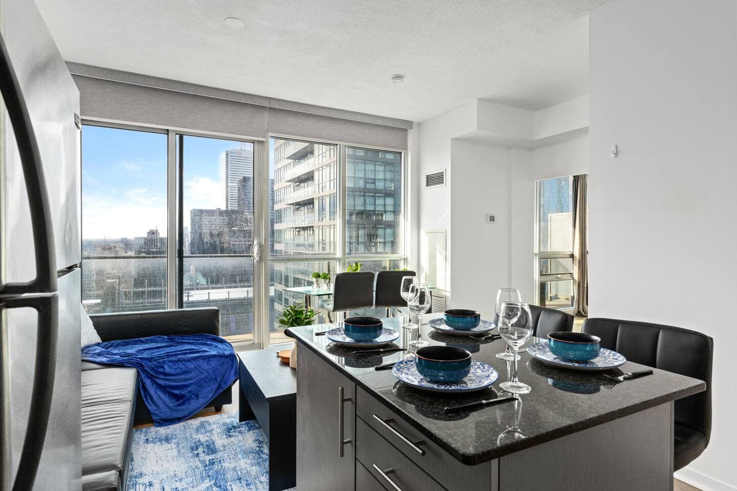 CN Tower View | DT | Scotiabank Arena| Sleeps 4 - Image 5