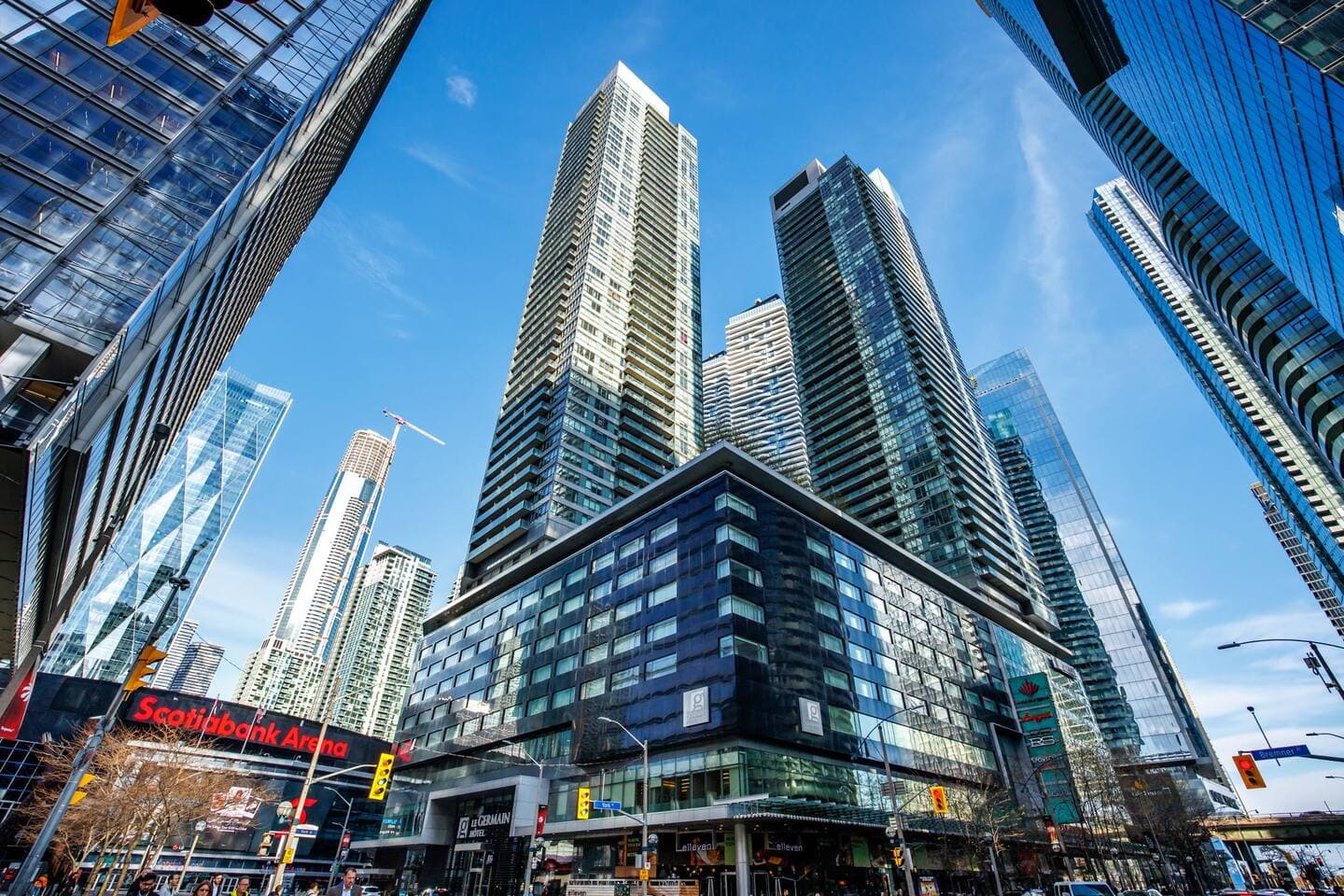 CN Tower View | DT | Scotiabank Arena| Sleeps 4 - Image 3