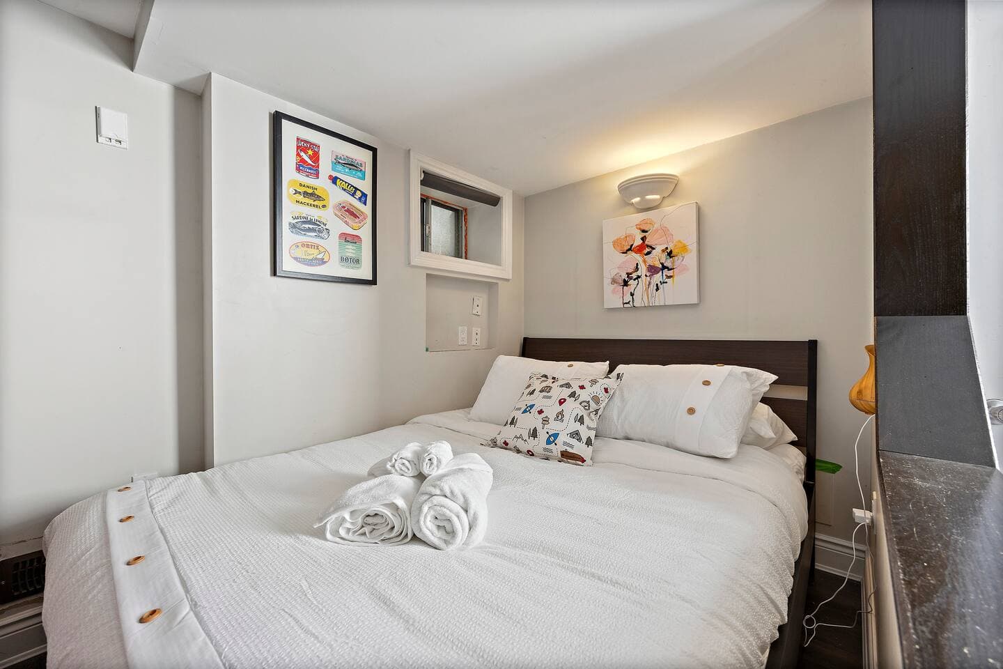 Walk to beaches | Leslieville | Sleeps 4 | TV - Image 4