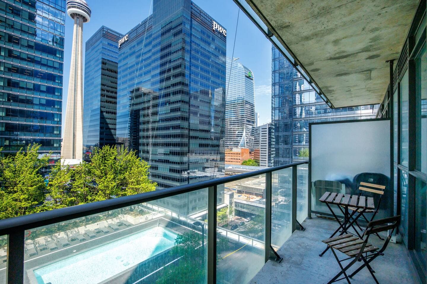 Luxury CN Tower Studio | Steps to Scotiabank Arena - Image 3