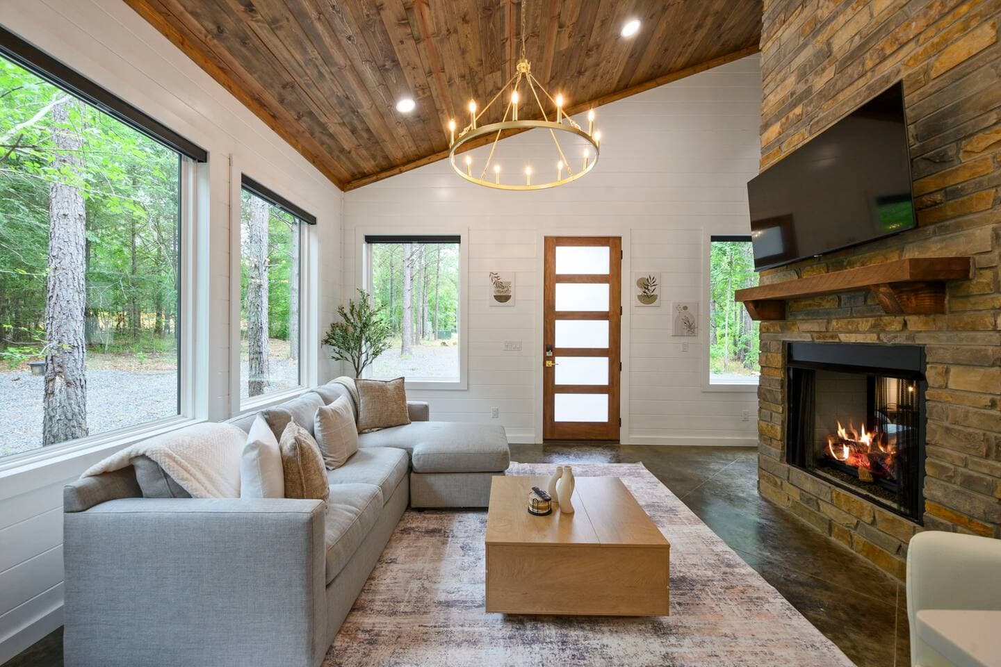 Secluded, Hot Tub, Games, Luxury, Fire pit, Pets - Image 2