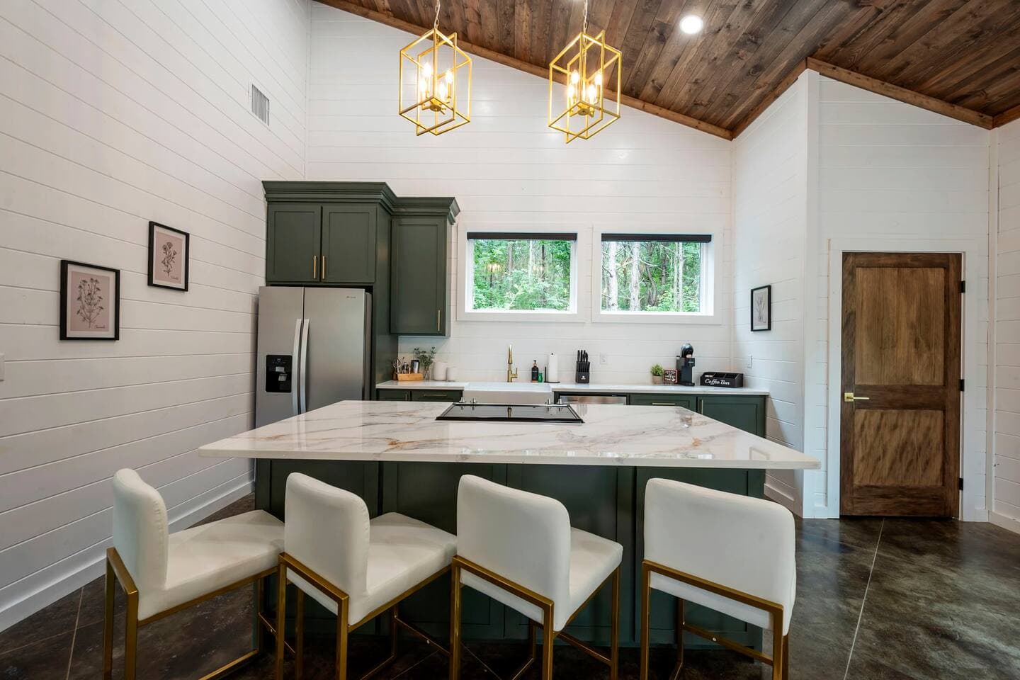 Secluded, Hot Tub, Games, Luxury, Fire pit, Pets - Image 3