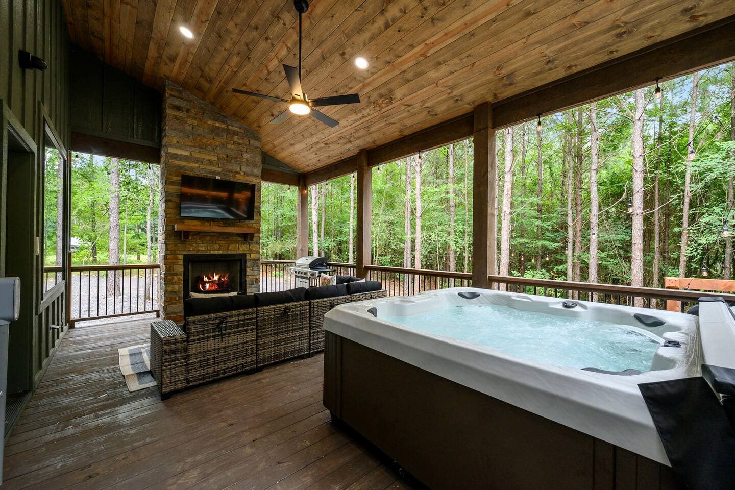 Secluded, Hot Tub, Games, Luxury, Fire pit, Pets - Image 5