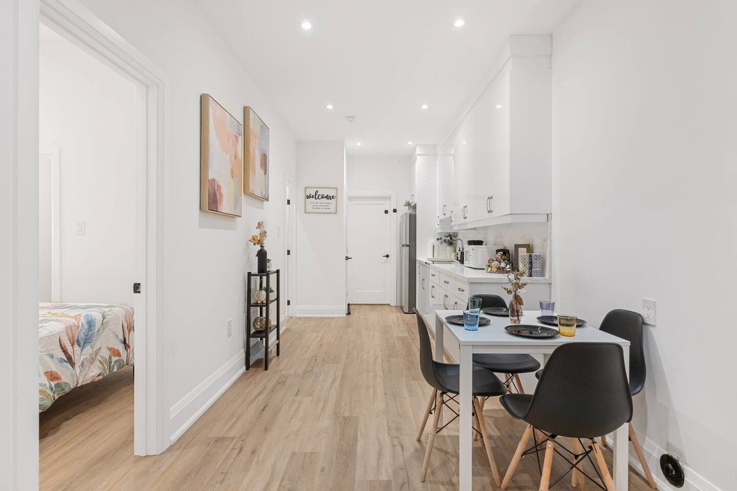 Luxury Private Suite | Parking | TV | Sleeps 3 - Image 1