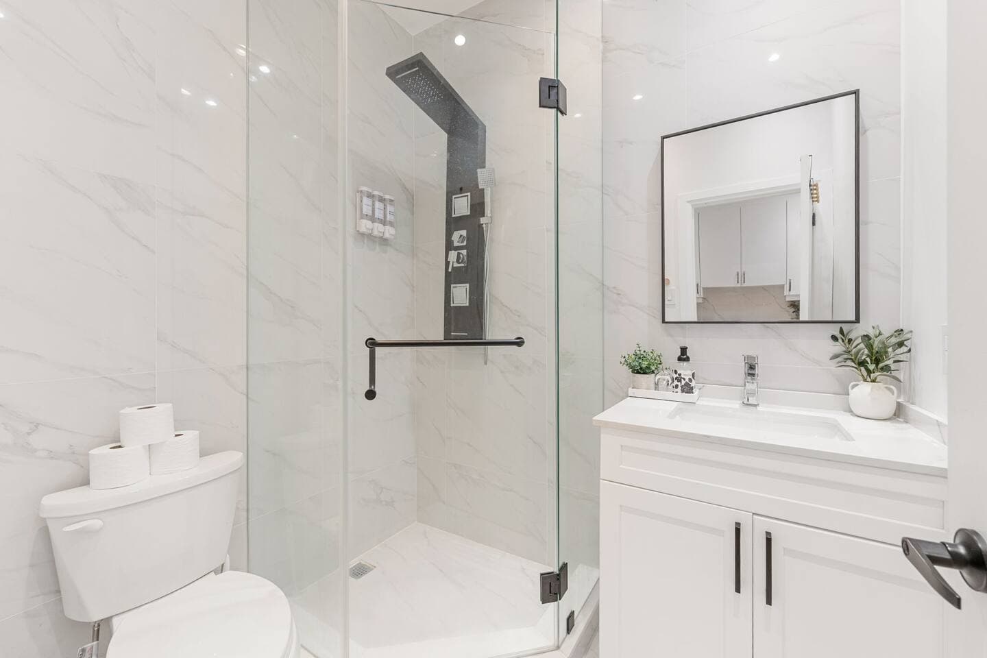 Luxury Private Suite | Parking | TV | Sleeps 3 - Image 5