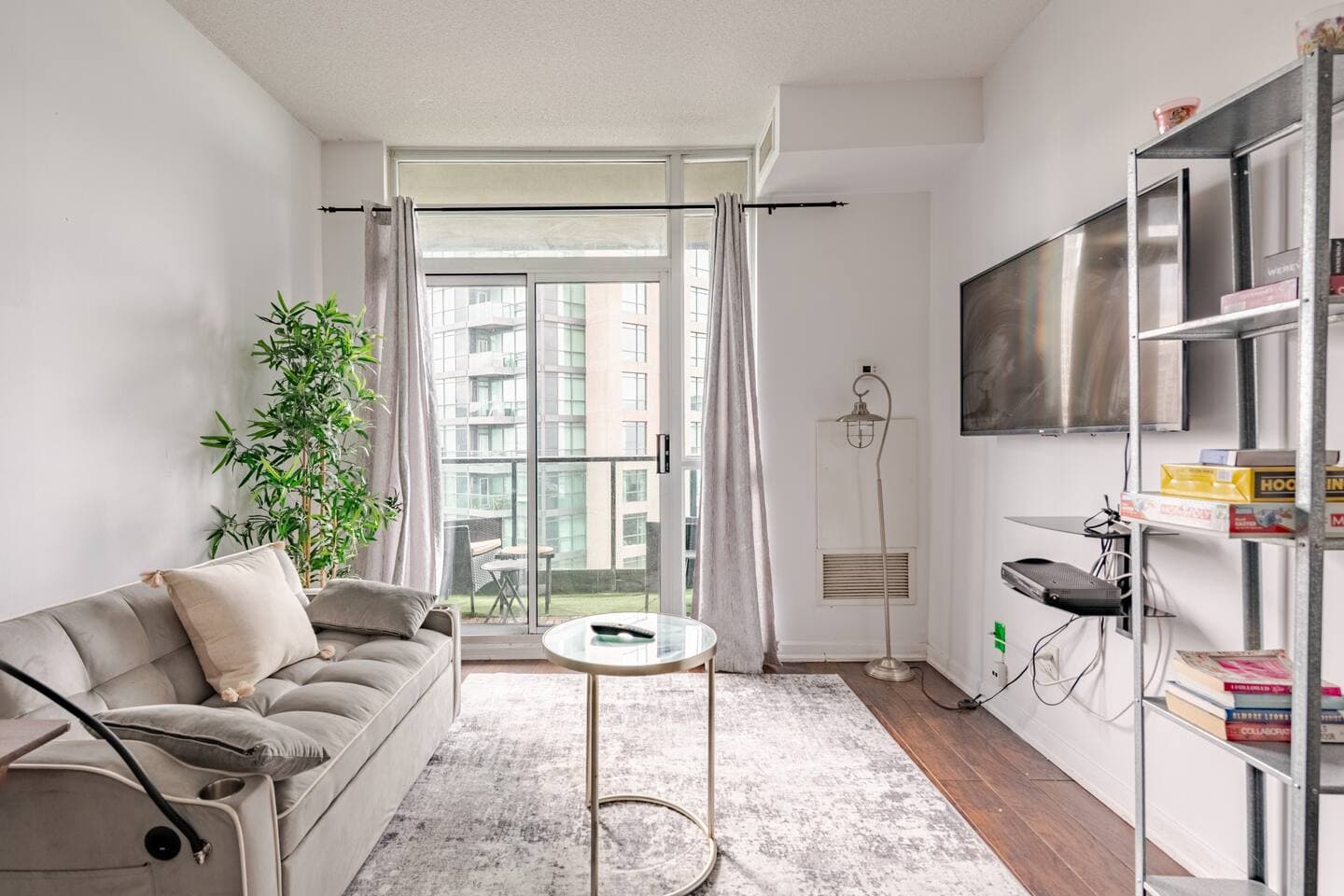 CN Tower & City Views | 1BR + Free Parking - Image 2