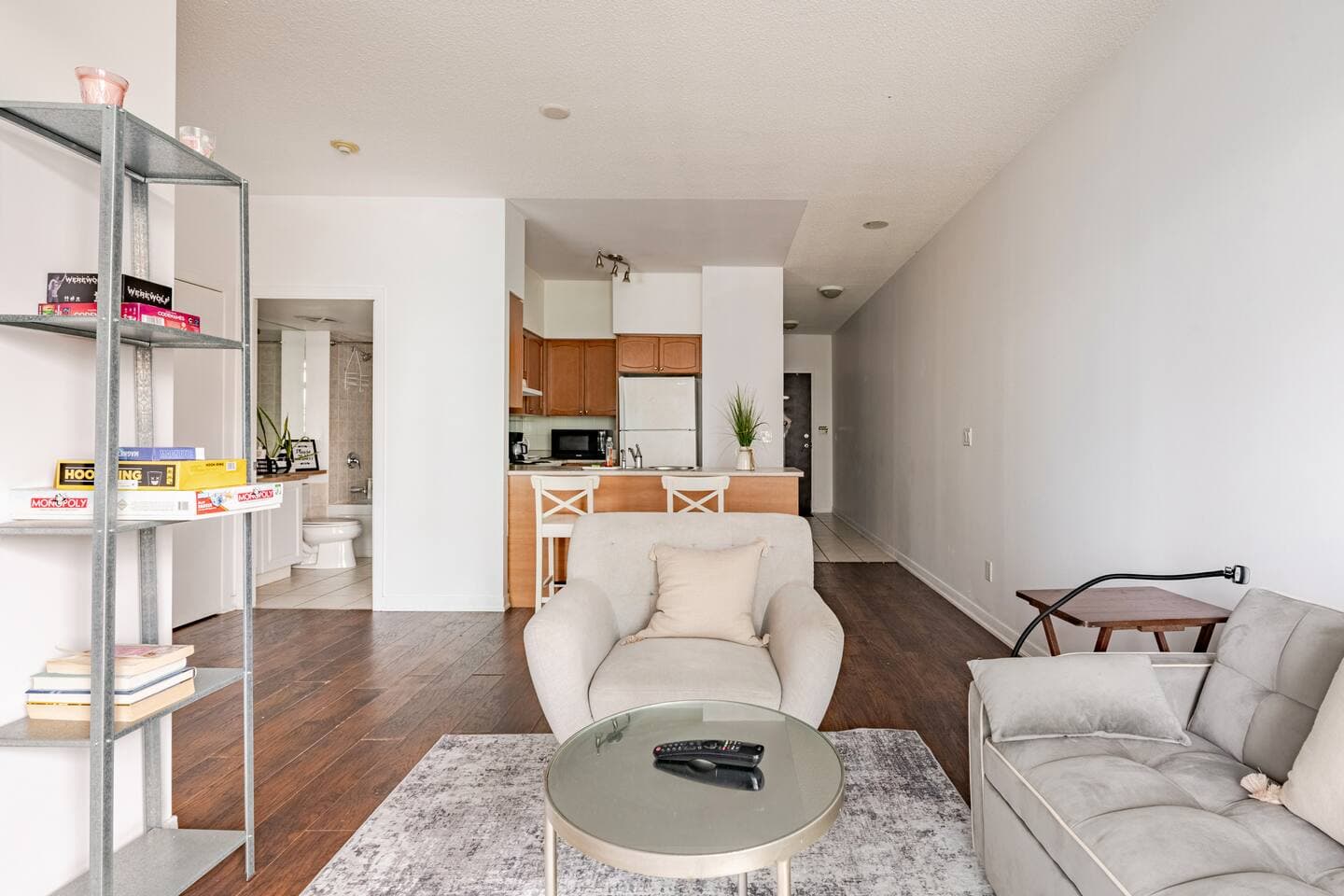 CN Tower & City Views | 1BR + Free Parking - Image 5