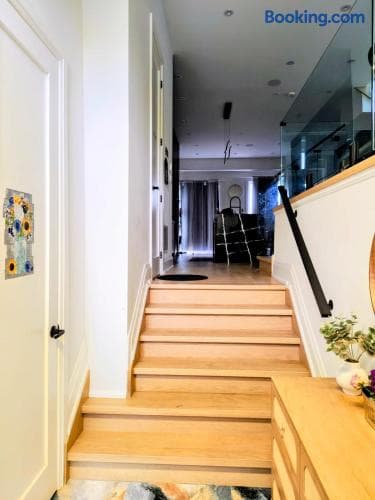 Luxury private space, Parking, TV, Sleeps 4 - Image 4