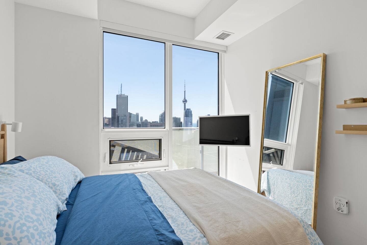 FIFA World Cup | DT | CN Tower View | Free Parking - Image 5